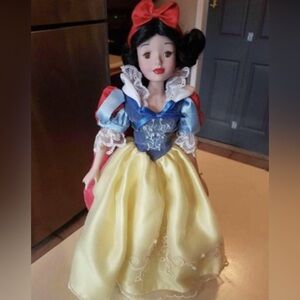 Vintage Franklin Mint Limited Edition Snow White porcelain doll